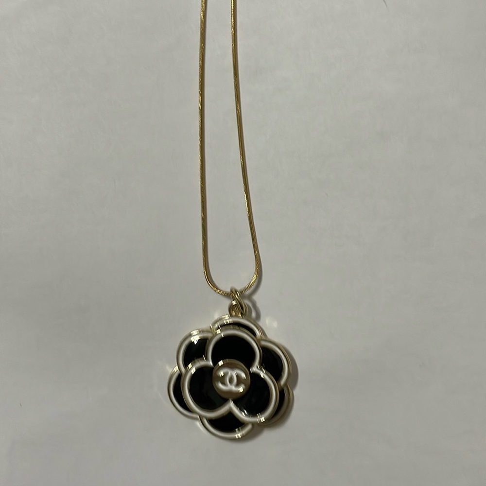 Cc Flower With Adjustable Chain Preowned